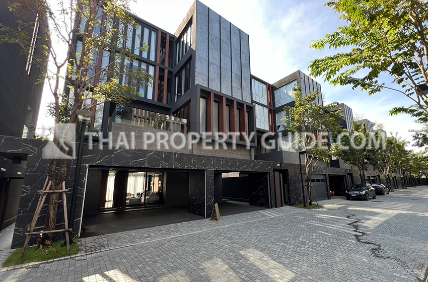 House with Private Pool in Srinakarin 